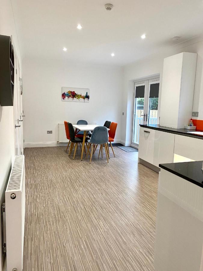 Leworin Apartment Stirling Bagian luar foto