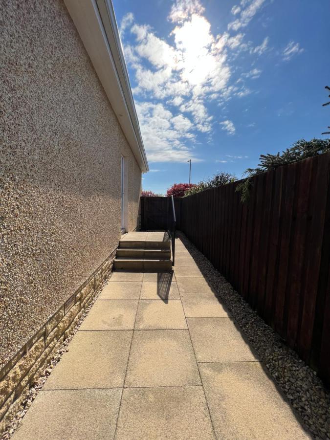 Leworin Apartment Stirling Bagian luar foto